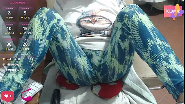 Snapshot of Sexyqueen_mature_ chatting on March 18, 2:04 am Sexyqueen mature  online show from March 18, 2:04 am