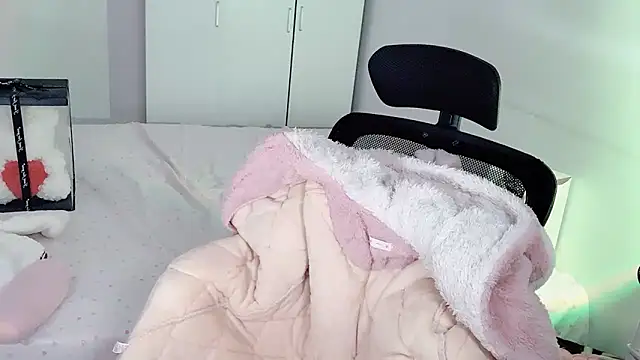 Snapshot of Annnnqi-77 chatting on October 25, 7:27 am Annnnqi-77 online show from October 25, 7:27 am