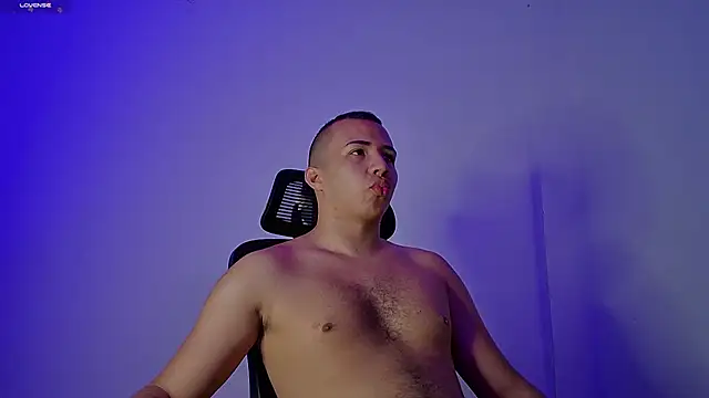 Snapshot of Donathoo1 chatting on March 6, 2:18 pm Donathoo1 online show from March 6, 2:18 pm