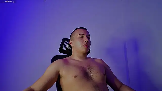 Snapshot of Donathoo1 chatting on March 11, 1:56 pm Donathoo1 online show from March 11, 1:56 pm