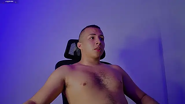 Snapshot of Donathoo1 chatting on March 12, 1:51 pm Donathoo1 online show from March 12, 1:51 pm