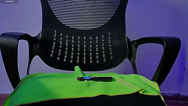 Snapshot of Donathoo1 chatting on March 17, 5:16 pm Donathoo1 online show from March 17, 5:16 pm