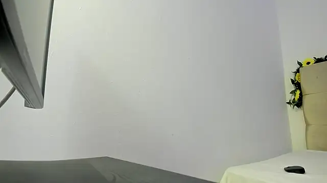 Snapshot of MICHAEL_AND_SHARON chatting on February 25, 2:14 am MICHAEL AND SHARON online show from February 25, 2:14 am