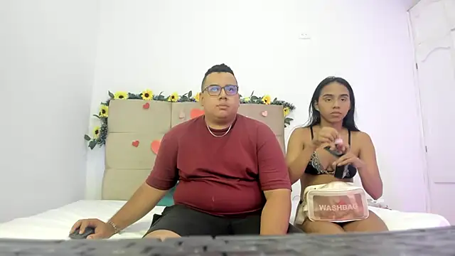 Snapshot of MICHAEL_AND_SHARON chatting on March 18, 2:25 am MICHAEL AND SHARON online show from March 18, 2:25 am