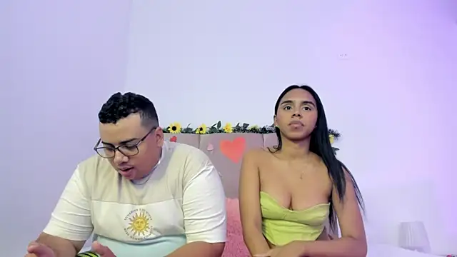 Snapshot of MICHAEL_AND_SHARON chatting on March 19, 6:14 am MICHAEL AND SHARON online show from March 19, 6:14 am