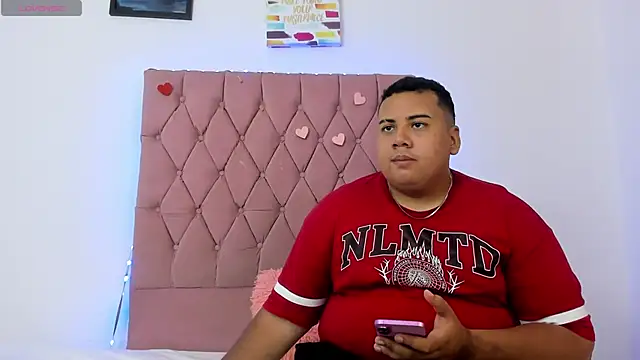 Snapshot of MICHAEL_AND_SHARON chatting on October 19, 4:24 am MICHAEL AND SHARON online show from October 19, 4:24 am