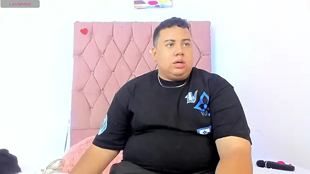 Snapshot of MICHAEL_AND_SHARON chatting on October 22, 4:13 am MICHAEL AND SHARON online show from October 22, 4:13 am