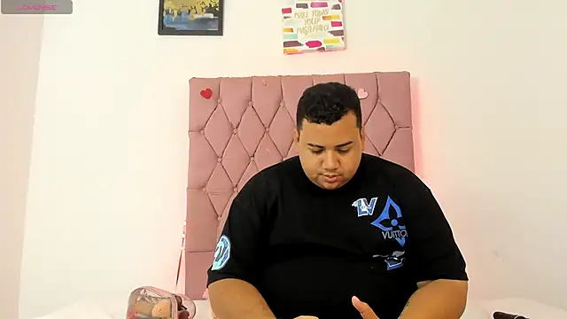 Snapshot of MICHAEL_AND_SHARON chatting on October 25, 4:20 am MICHAEL AND SHARON online show from October 25, 4:20 am