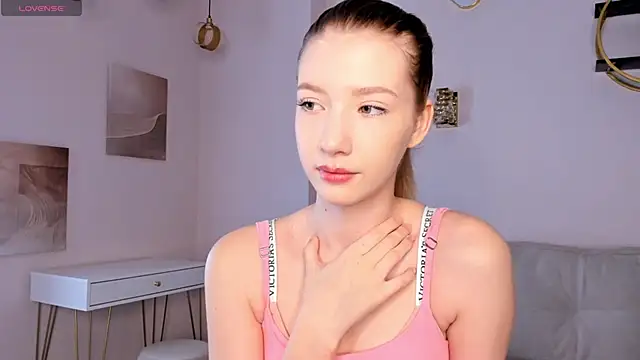 SunnivaCovil online show from March 3, 11:22 am