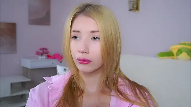 SunnivaCovil online show from February 8, 2:42 pm