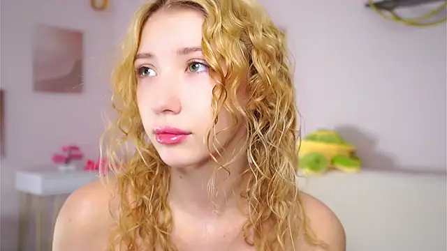 SunnivaCovil online show from February 14, 2:36 pm