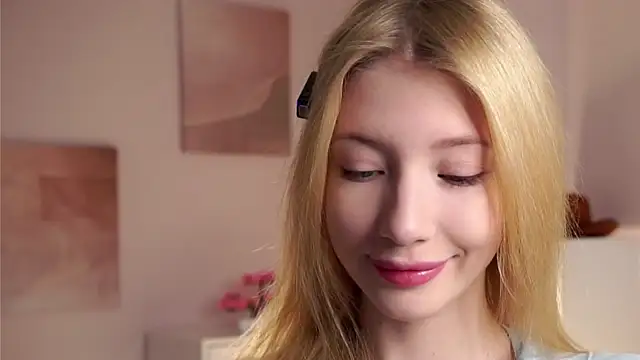 SunnivaCovil online show from March 30, 2:51 pm