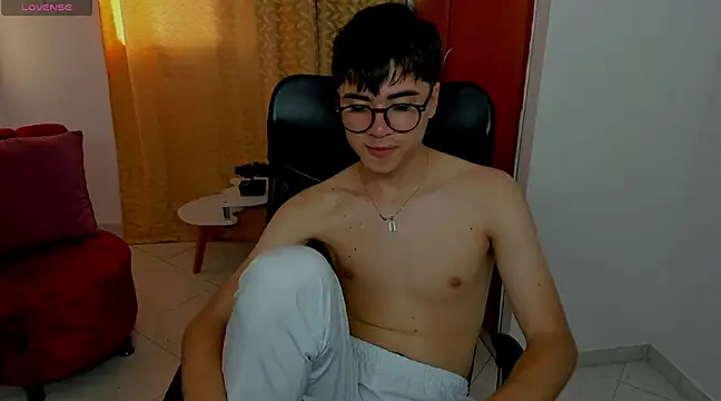 Snapshot of liam_orion chatting on February 20, 10:04 pm liam orion online show from February 20, 10:04 pm