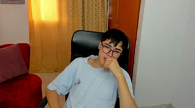 Snapshot of liam_orion chatting on February 26, 9:58 pm liam orion online show from February 26, 9:58 pm