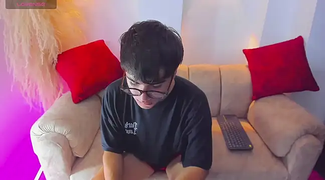 Snapshot of liam_orion chatting on March 19, 11:25 pm liam orion online show from March 19, 11:25 pm