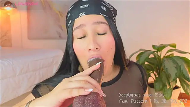 Snapshot of Leaa_Cox chatting on March 17, 7:02 am Leaa Cox online show from March 17, 7:02 am