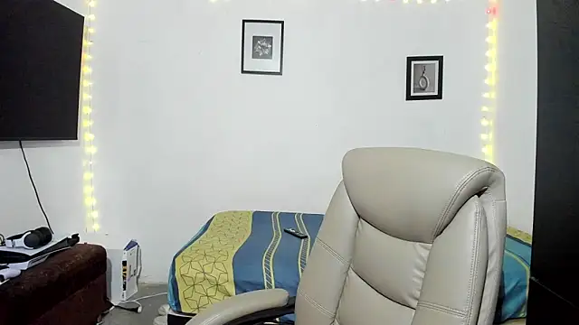 Snapshot of babymaik chatting on October 14, 8:42 pm babymaik online show from October 14, 8:42 pm