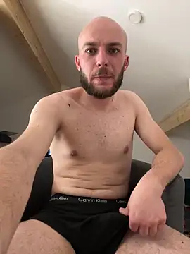 Snapshot of Mab380 chatting on March 10, 5:50 pm Mab380 online show from March 10, 5:50 pm