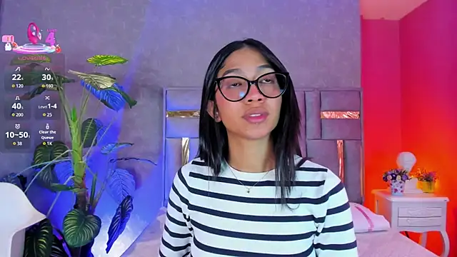 Tyla Ks online show from April 22, 7:04 pm