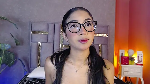 Tyla Ks online show from June 11, 7:01 pm
