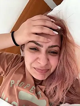 Snapshot of KittieHallo chatting on February 21, 2:06 pm KittieHallo online show from February 21, 2:06 pm