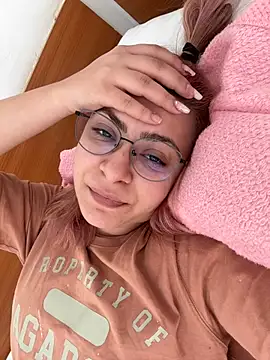 Snapshot of KittieHallo chatting on February 22, 1:13 pm KittieHallo online show from February 22, 1:13 pm