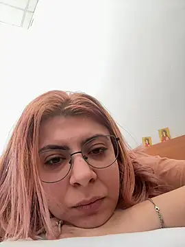 Snapshot of KittieHallo chatting on February 23, 8:28 am KittieHallo online show from February 23, 8:28 am