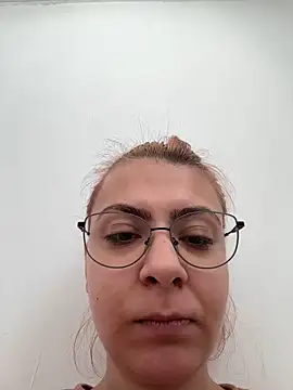 Snapshot of KittieHallo chatting on February 23, 11:33 am KittieHallo online show from February 23, 11:33 am