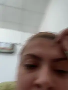 Snapshot of KittieHallo chatting on February 24, 9:10 am KittieHallo online show from February 24, 9:10 am