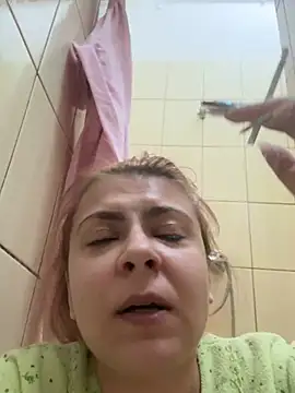 Snapshot of KittieHallo chatting on February 24, 8:14 pm KittieHallo online show from February 24, 8:14 pm