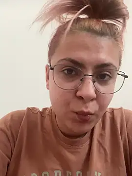 Snapshot of KittieHallo chatting on February 25, 3:05 pm KittieHallo online show from February 25, 3:05 pm