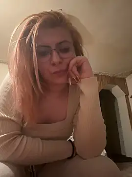 Snapshot of KittieHallo chatting on February 28, 4:53 pm KittieHallo online show from February 28, 4:53 pm