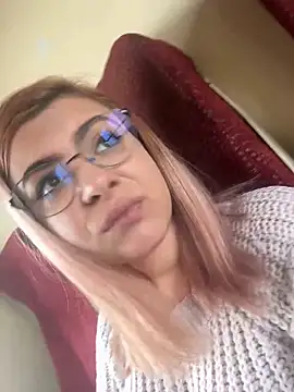 Snapshot of KittieHallo chatting on March 3, 6:37 am KittieHallo online show from March 3, 6:37 am