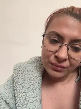 Snapshot of KittieHallo chatting on March 7, 11:07 am KittieHallo online show from March 7, 11:07 am