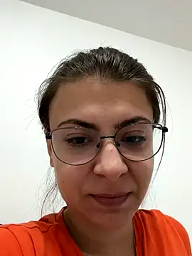 Snapshot of KittieHallo chatting on October 19, 9:21 am KittieHallo online show from October 19, 9:21 am