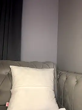 laraaaaaa online show from October 27, 4:55 pm