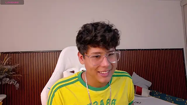 Snapshot of Raiden__Boy chatting on February 28, 10:28 pm Raiden Boy online show from February 28, 10:28 pm