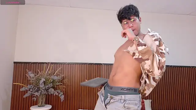 Snapshot of Raiden__Boy chatting on March 4, 10:16 pm Raiden Boy online show from March 4, 10:16 pm