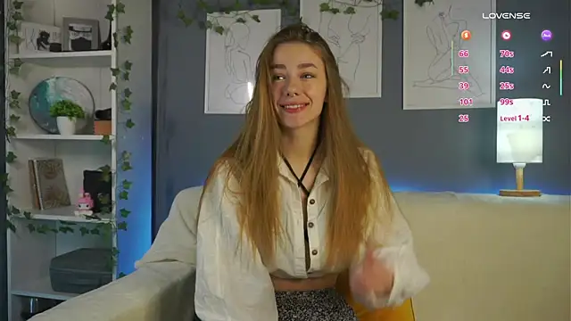 Snapshot of EmilaMills chatting on March 13, 11:59 pm EmilaMills online show from March 13, 11:59 pm