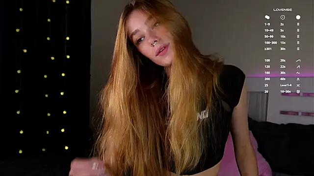 Snapshot of EmilaMills chatting on October 1, 11:11 pm EmilaMills online show from October 1, 11:11 pm