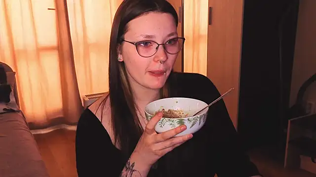 milliedoll online show from April 3, 7:39 am