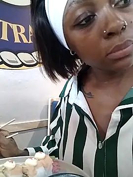 Snapshot of xxTatiannaxx chatting on June 1, 1:46 pm xxTatiannaxx online show from June 1, 1:46 pm