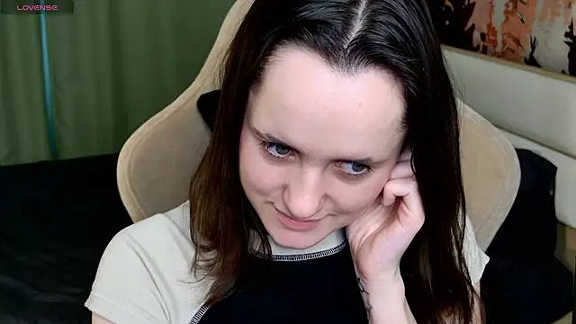 Snapshot of Luna_Loveee chatting on March 14, 6:21 am Luna Loveee online show from March 14, 6:21 am