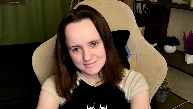 Snapshot of Luna_Loveee chatting on March 17, 3:47 am Luna Loveee online show from March 17, 3:47 am