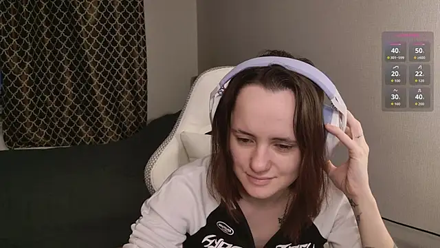 Snapshot of Luna_Loveee chatting on October 26, 3:45 am Luna Loveee online show from October 26, 3:45 am