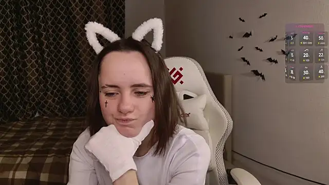 Snapshot of Luna_Loveee chatting on October 31, 4:24 am Luna Loveee online show from October 31, 4:24 am