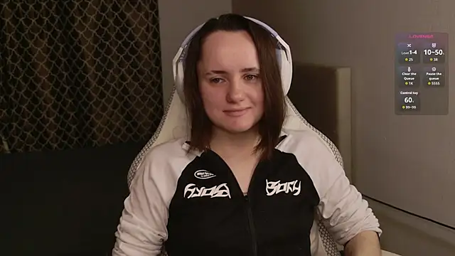 Snapshot of Luna_Loveee chatting on November 7, 4:01 am Luna Loveee online show from November 7, 4:01 am