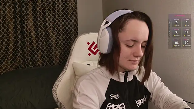 Snapshot of Luna_Loveee chatting on November 13, 3:49 am Luna Loveee online show from November 13, 3:49 am