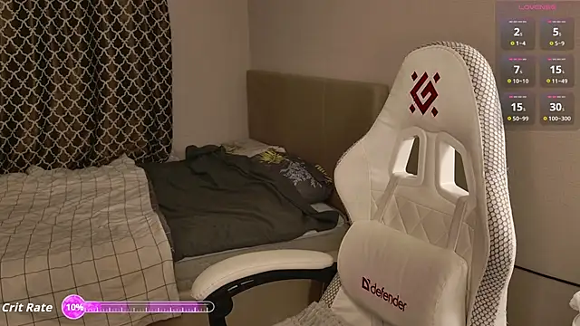 Snapshot of Luna_Loveee chatting on December 4, 4:33 am Luna Loveee online show from December 4, 4:33 am