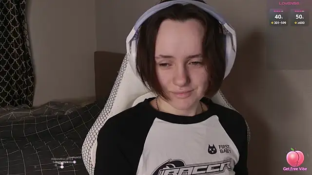 Luna Loveee online show from April 1, 4:02 am